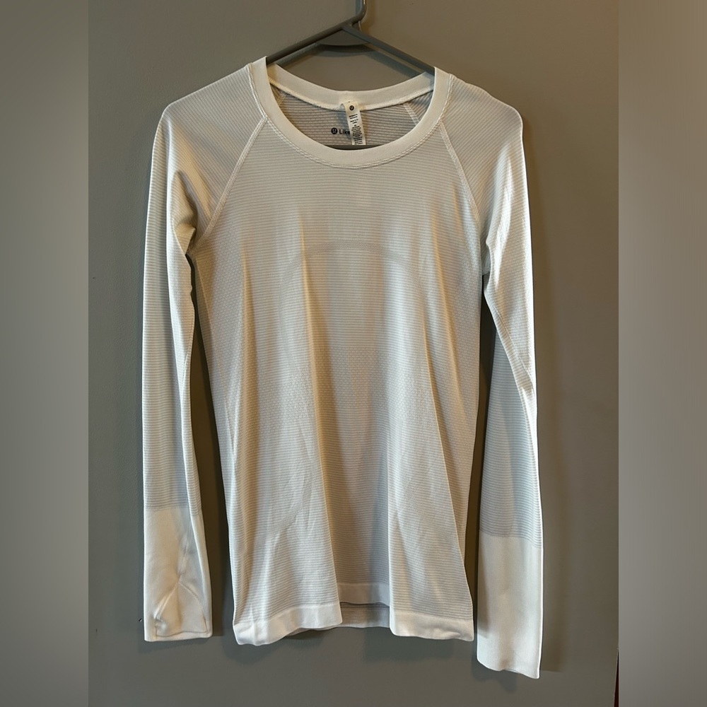 Lululemon Like New - size 6 - long sleeve white Swiftly